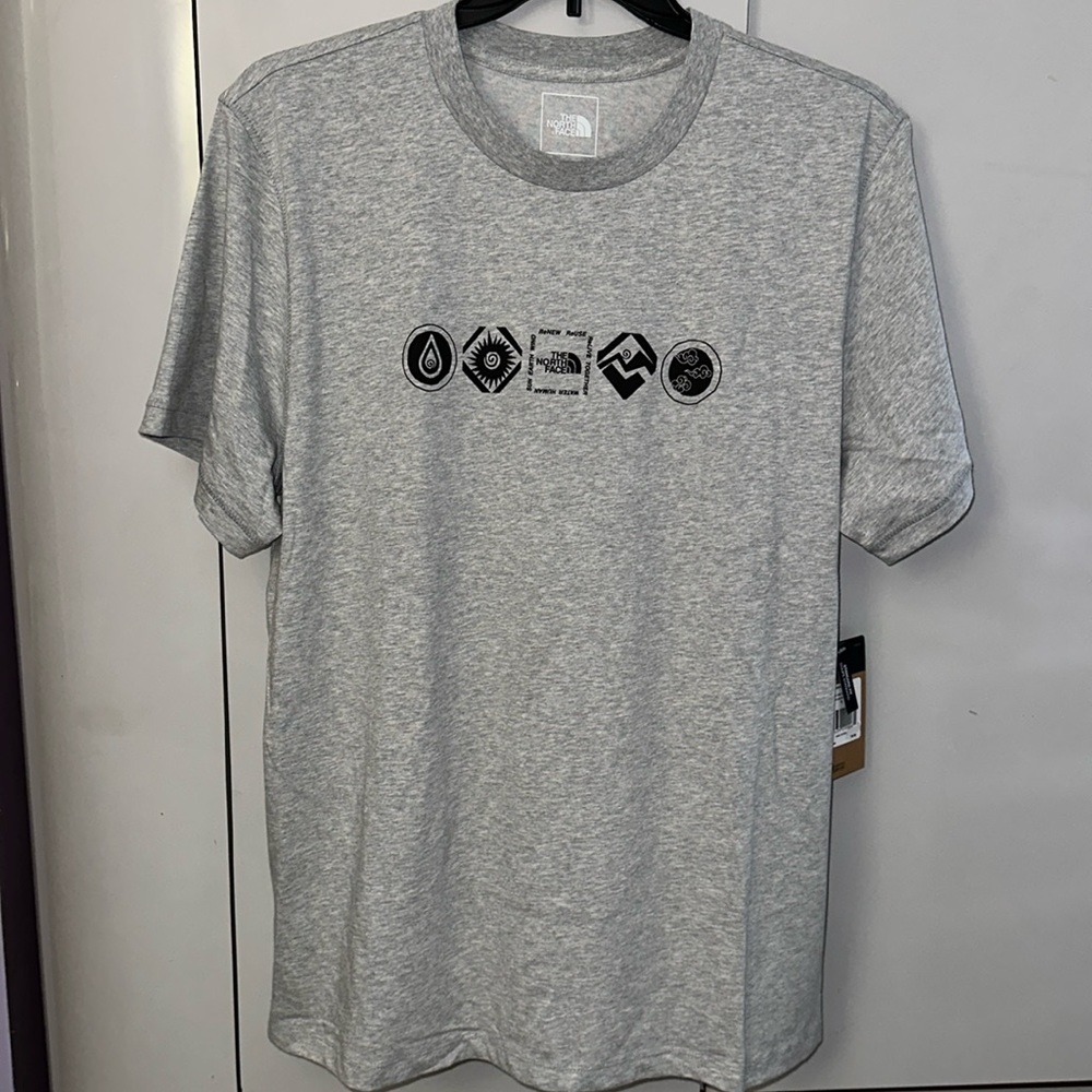 NWT THE NORTH FACE TEE